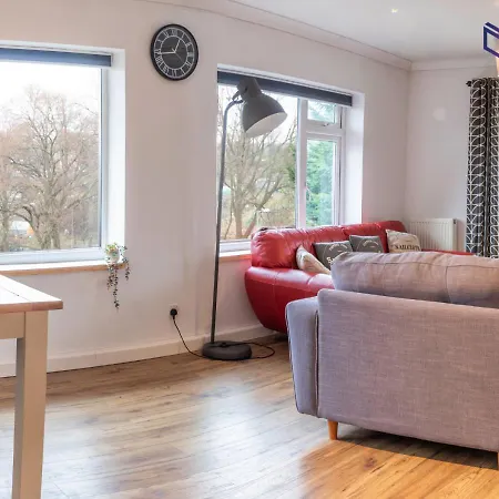 Apartment Spacious 2 Bedroom Apt With Balcony, Fast Wifi