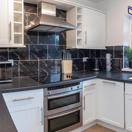 Spacious 2 Bedroom Apt With Balcony, Fast Wifi Leeds (West Yorkshire)