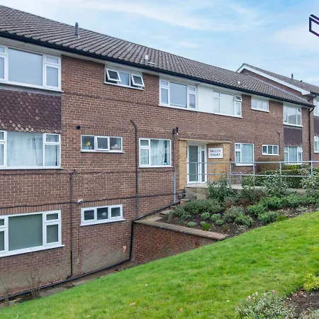Spacious 2 Bedroom Apt With Balcony, Fast Wifi Leeds (West Yorkshire)